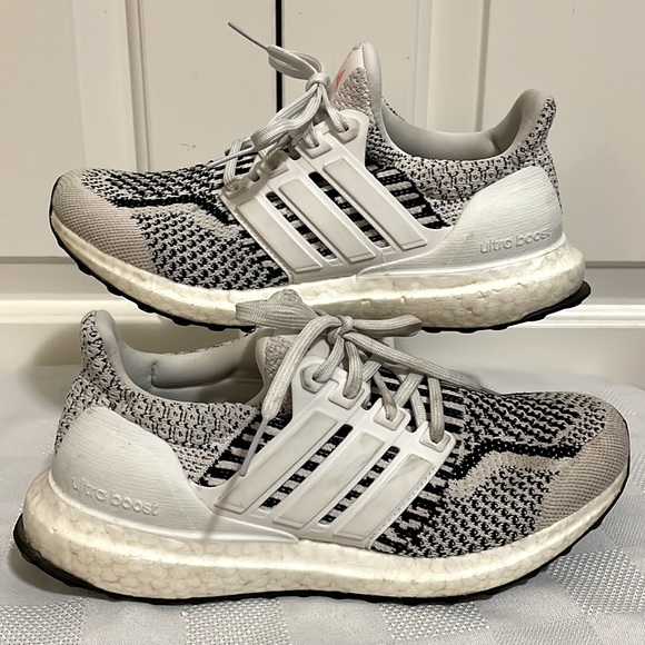 Ultra boost shoes - Picture 3 of 12